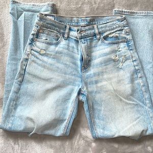 AE ankle straight distressed jeans !